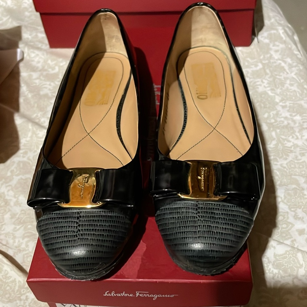 🔥 Ferragamo Varina Bow Flats